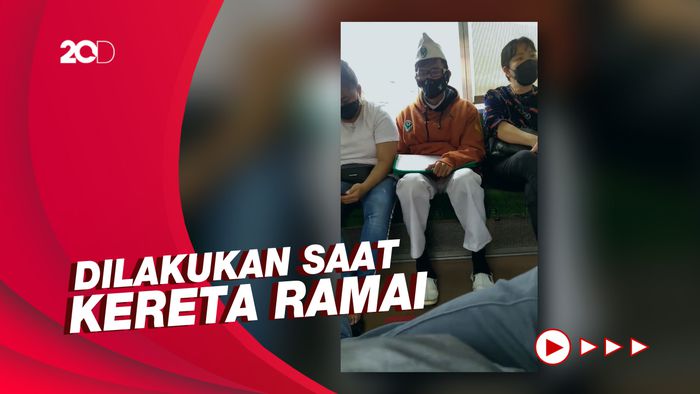 Bikin Jijik! Pria Ini Terekam Sedang Onani di KRL