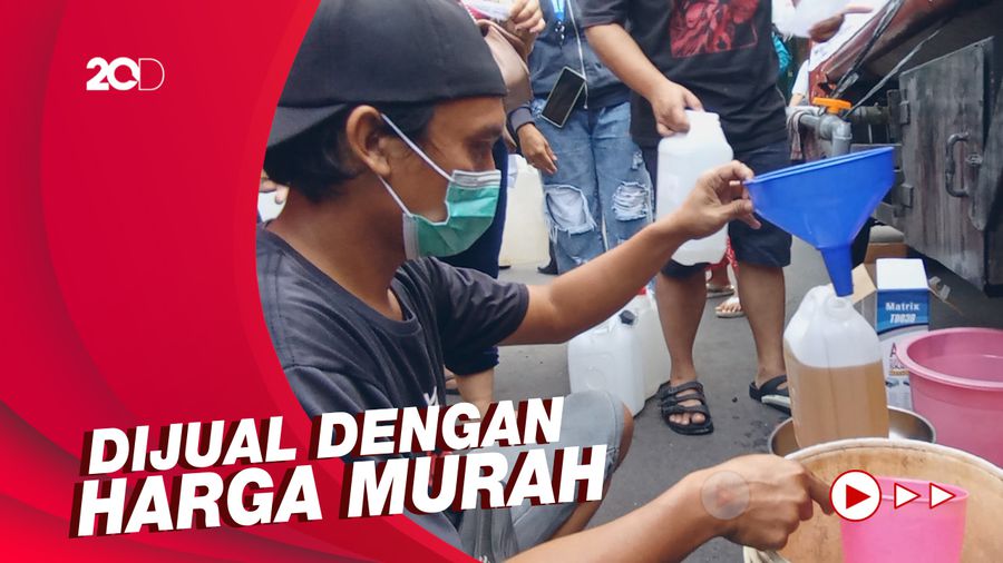 Pagi-pagi, Warga Denpasar Antre Minyak Goreng Curah