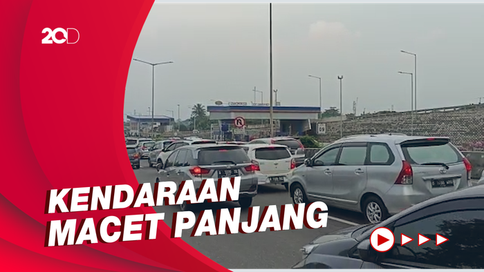 Pengendara Jalan Tol Ulujami-Serpong Terjebak Banjir