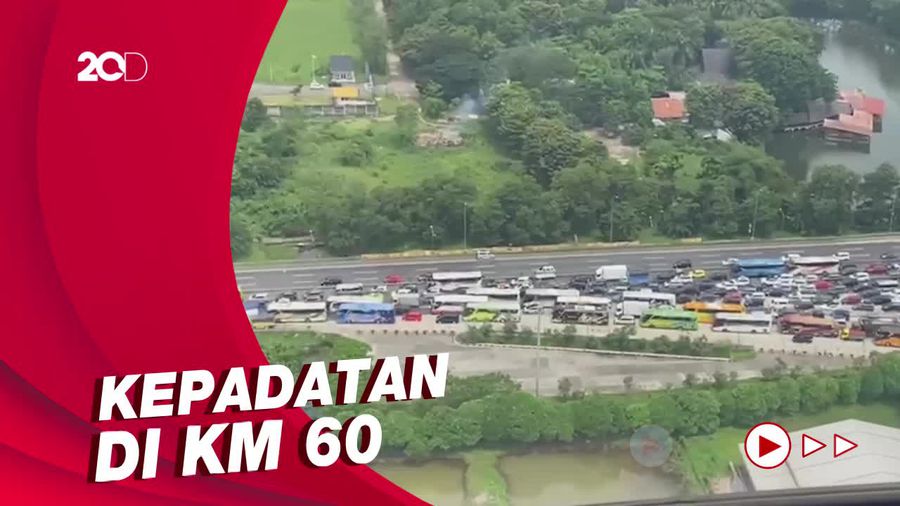 Pantauan Udara Tol Japek: GT Cikatama Padat, Tol Layang MBZ Ditutup