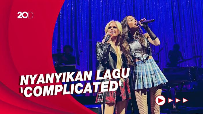 Aksi Avril Lavigne Tampil Sepanggung dengan Olivia Rodrigo di Sour Tour