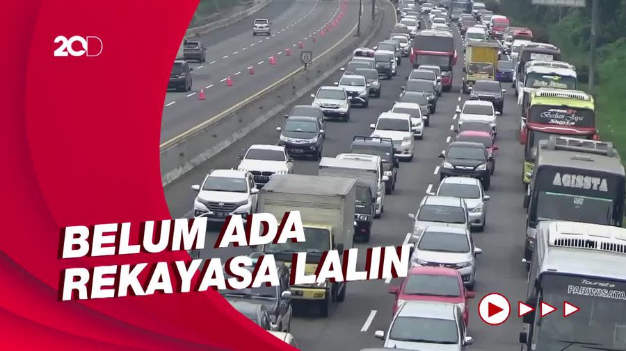 Penampakan Padatnya Tol Cikampek Jelang Lebaran