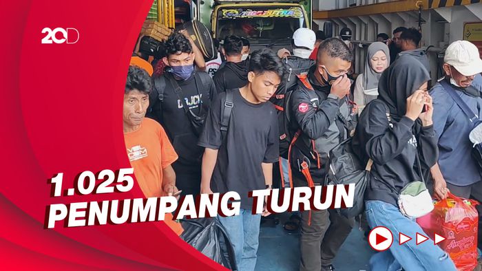 Kapal Terakhir Bersandar, Pelabuhan Parepare Masih Dipadati Penumpang