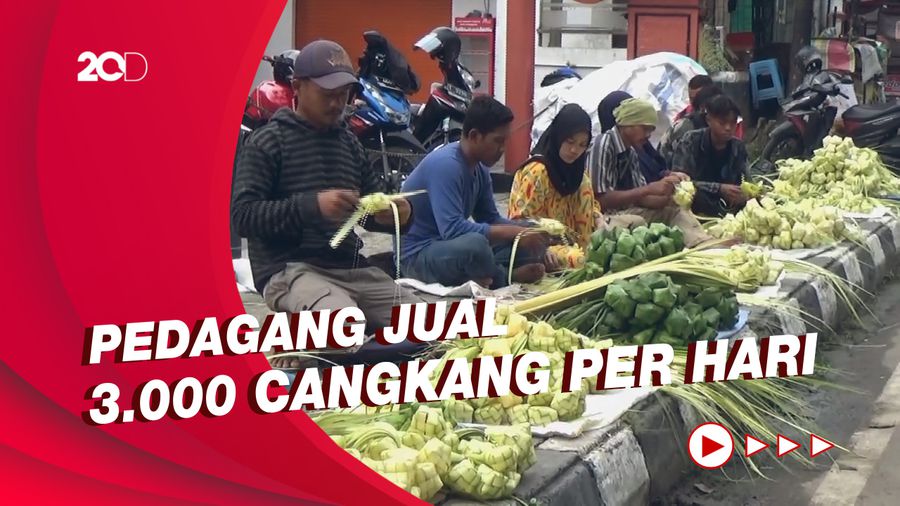 Laris Manis! Cangkang Ketupat Diburu Masyarakat Jelang Lebaran
