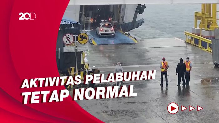 Suasana Merak di H-1 Lebaran: Hujan Deras-Lalin Lancar