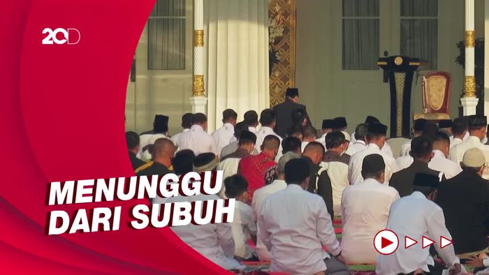 Senangnya Warga Ini, Berjarak 5 Saf dari Jokowi saat Salat Idul Fitri