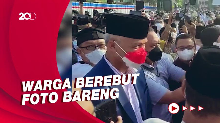 Salat Id di Simpang Lima Semarang, Ganjar Jadi Sasaran Selfie Warga