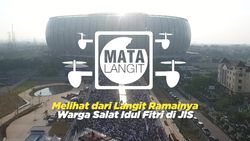 Melihat dari Langit Ramainya Warga Salat Idul Fitri di JIS