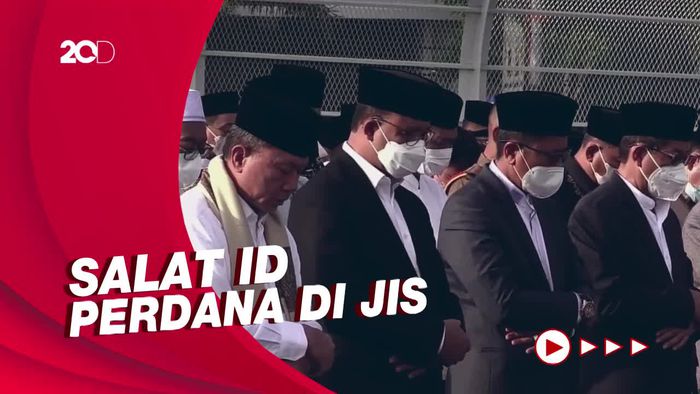 Momen Anies Baswedan Sekeluarga Salat Idul Fitri di JIS