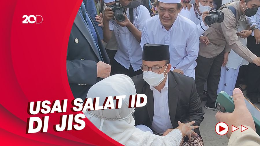 Momen Haru Anies Sungkem Ibunda-Peluk Istri di JIS