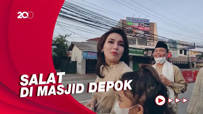 Ayu Ting Ting Salat Id Bareng Keluarga Di Depok: Kangen!