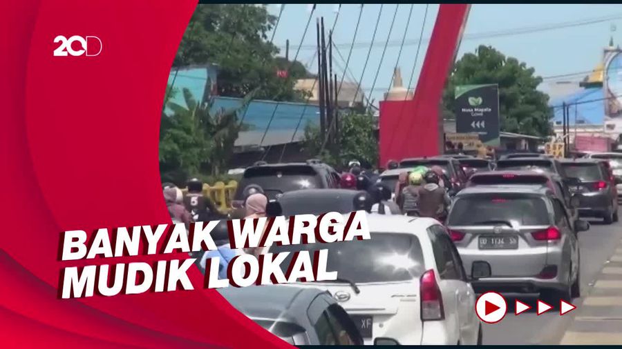Arus Lalin ke Kota Makassar Macet, Polisi Terapkan Contraflow