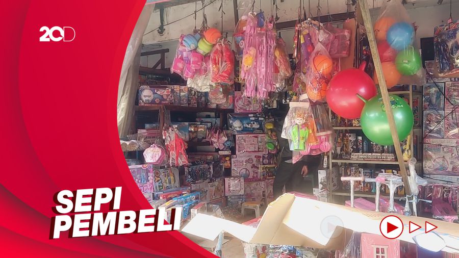 Curhat Penjual Mainan di Pasar Gembrong, Warga Mudik Bikin Omzet Turun