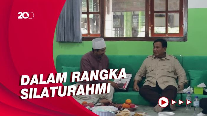 Pakai Helikopter, Prabowo Sambangi Ulama di Jatim