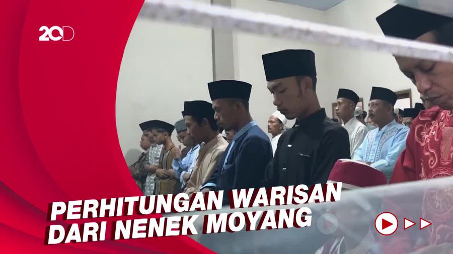 Momen Jemaah Aboge di Probolinggo Salat Id Hari Ini