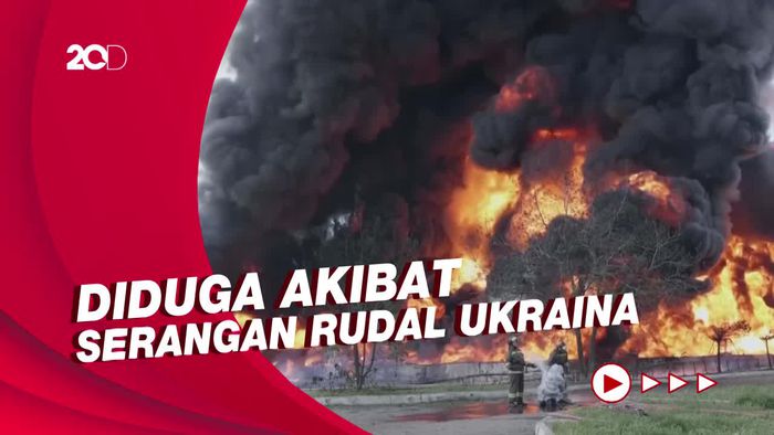 Kebakaran Hebat Lahap Depot Minyak di Donetsk 