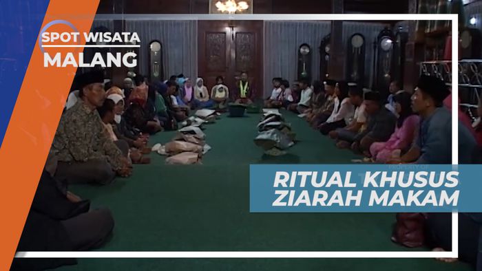 Tradisi Khusus Saat Berziarah Makam di Kota Malang