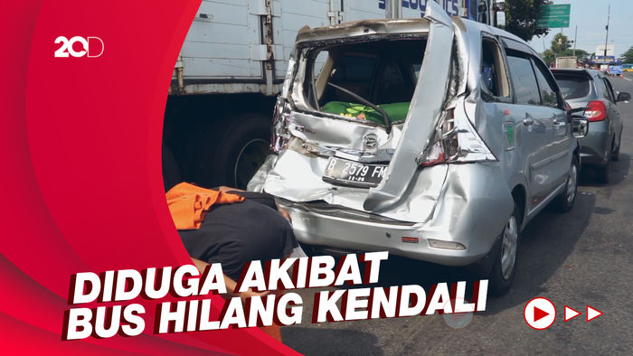 Tabrakan Beruntun di Tol CIkampek, Libatkan Lima Mobil