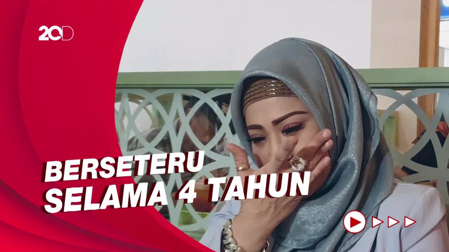 Wirdha Sukaesih Tangisi Hubungannya dengan Elvy Sukaesih