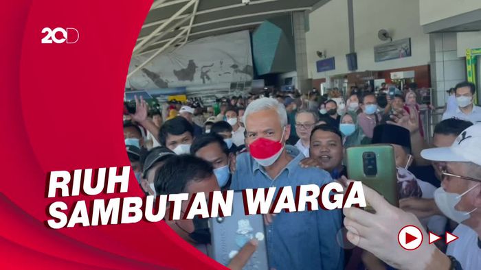 Momen Ganjar Diteriaki Calon Presiden Saat Tiba di Makassar