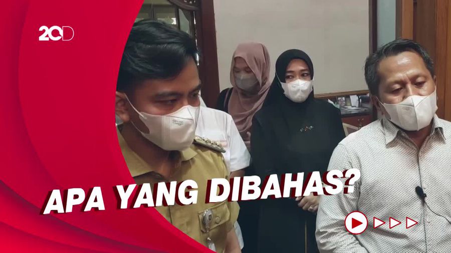 Momen Gibran Temui Crazy Rich Grobogan yang Bangun Jalan Rp 2,8 M