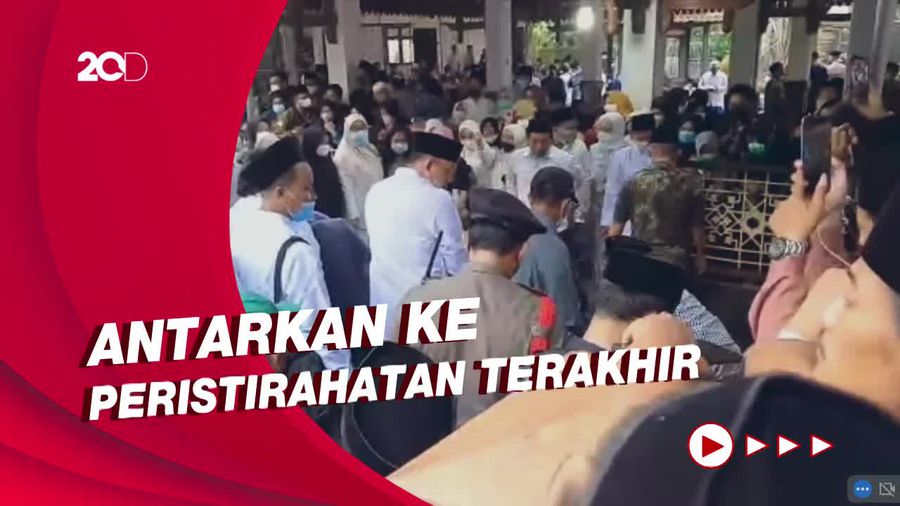 Momen Pemakaman Lily Wahid, Dihadiri Khofifah Hingga Gus Muwafiq