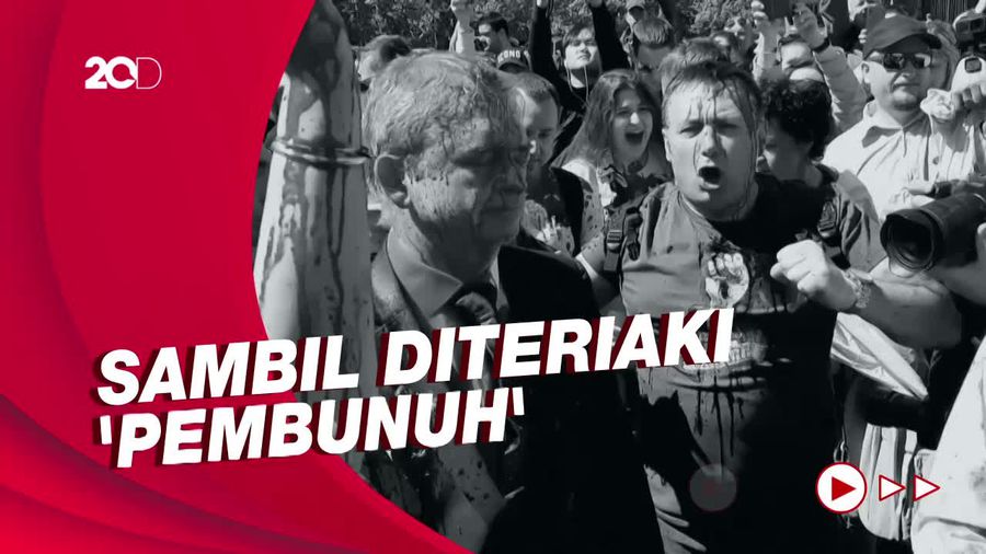 Dubes Rusia Disiram Cairan Merah Darah di Polandia