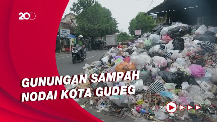 Penampakan Gunungan Sampah di Jogja Kala TPST Piyungan Diblokade