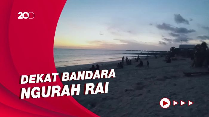Menikmati Sunset Sembari Lihat Pesawat Mendarat di Pantai Kelan Tuban