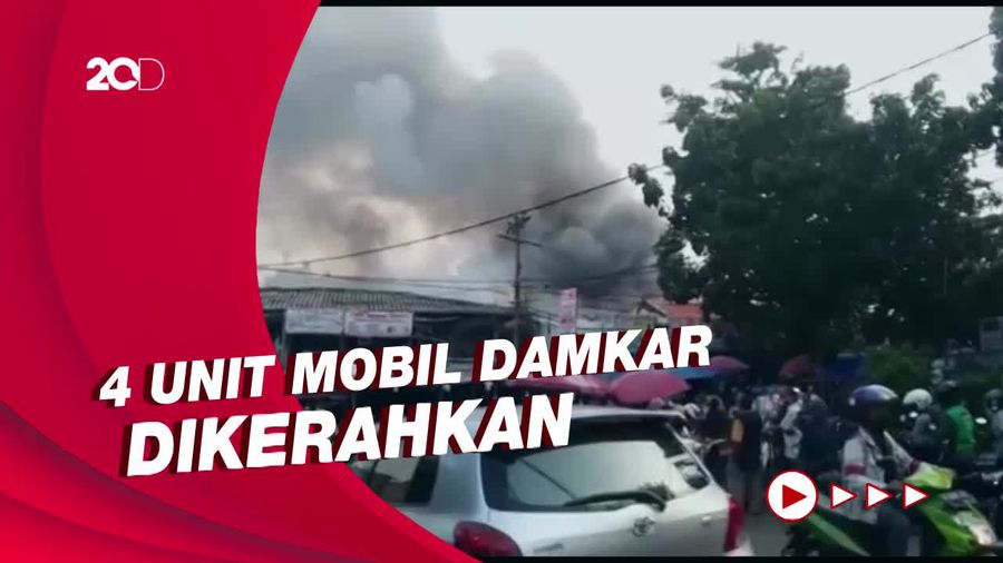 Kebakaran di Pasar Ciputat, Asap Membubung Tinggi