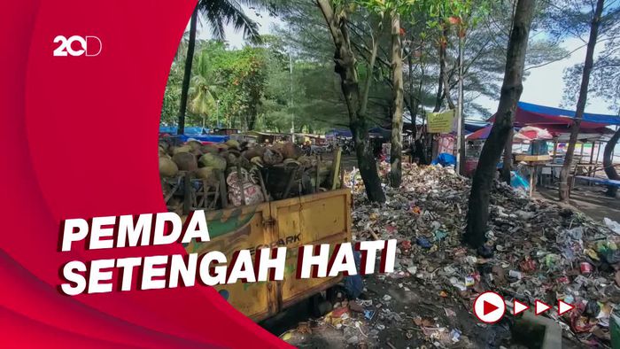 Kaco! Sampah Menggunung di Pantai Citepus Istana Presiden