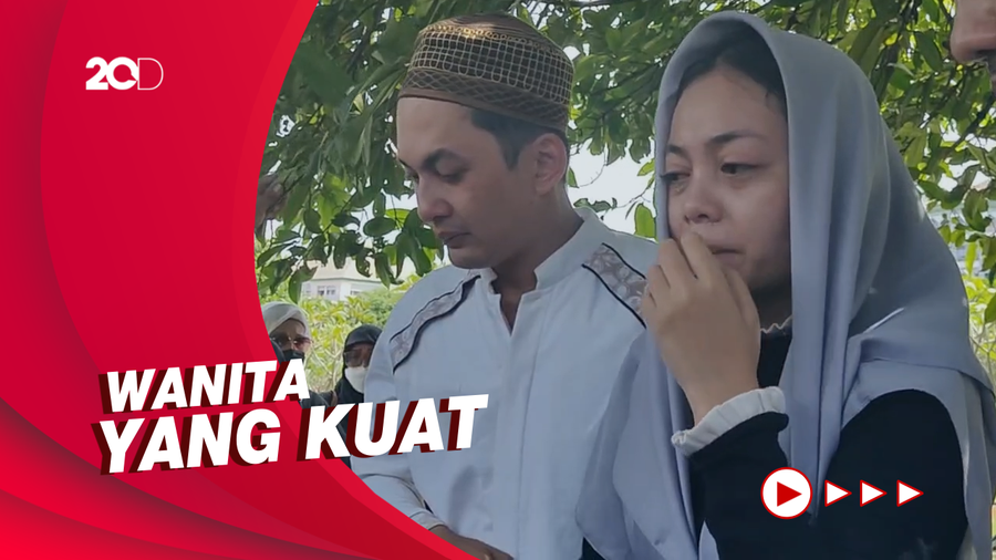 Sosok Ibunda Kiki Farrel di Mata Anak-anaknya