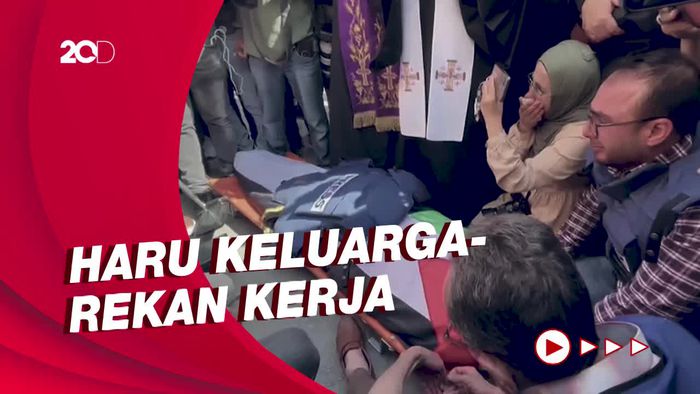 Tangis Iringi Pemakaman Jurnalis yang Ditembak Mati Tentara Israel