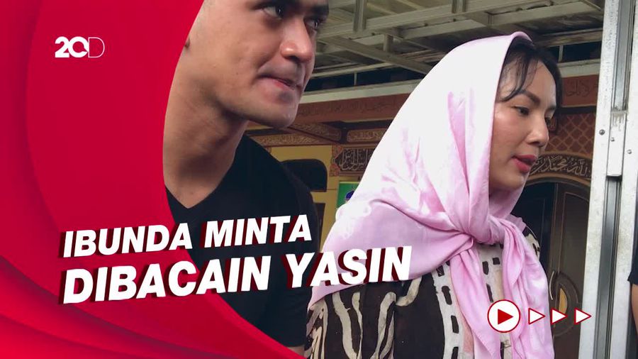 Kalina Sempatkan Ziarah ke Makam Ibunda Dalam Rangka 40 Harian