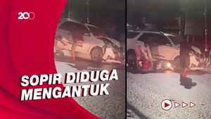 Mobil Diamuk Warga Usai Tabrak Pemotor di Palembang