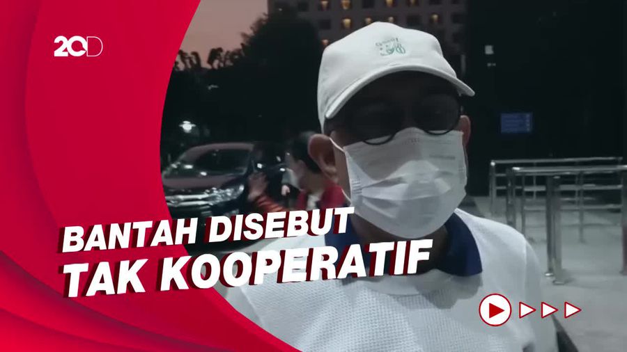 Gaya Walkot Ambon Louhenapessy Saat Tiba di KPK Usai Dijemput Paksa