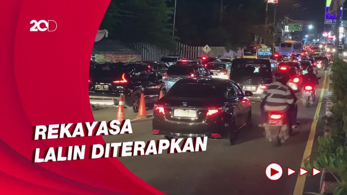 Arus Lalin Arah Puncak Padat Merayap Malam Ini