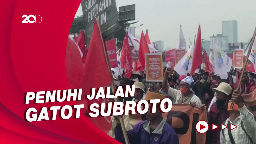Massa May Day Mulai Beraksi di Depan Gedung DPR RI