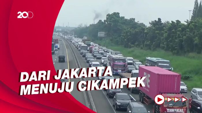 Tol Japek Padat Saat Libur Panjang Waisak