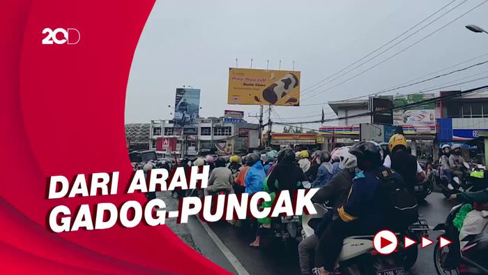 Lalin Pasar Cisarua Bogor Padat, Polisi Berlakukan One Way