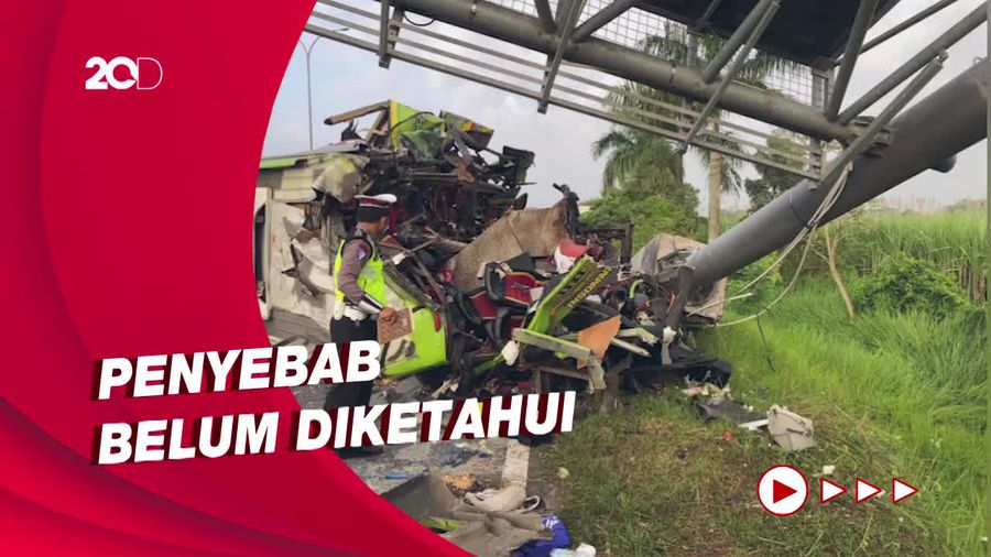 Bus Tabrak Tiang VMS di Tol Sumo, Belasan Orang Meninggal