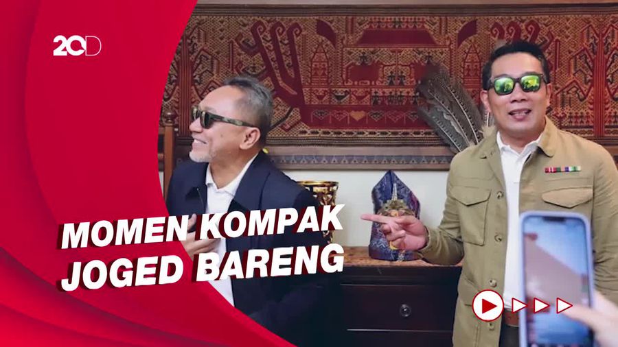 Momen Ridwan Kamil-Zulhas Joged Senam Abang Parkir