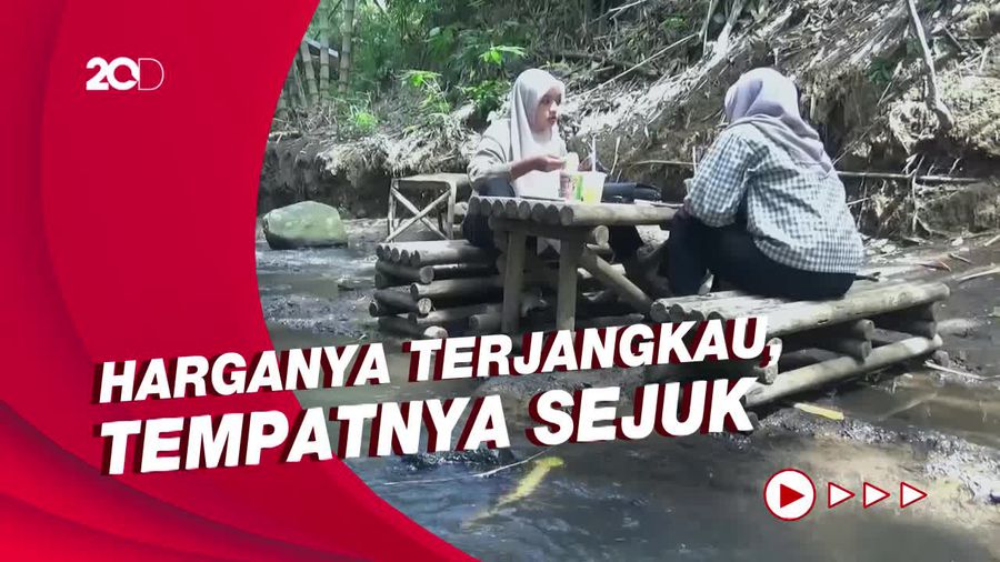 Sensasi Nongkrong di Kafe Tengah Sungai Lumajang