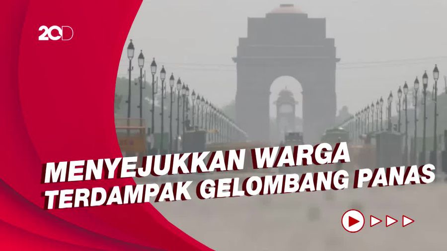 Suhu Panas Terik di India, Mobil Penyemprot Air Berseliweran  