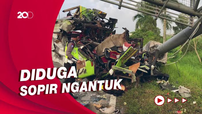 Petaka di Tol Mojokerto: Ganti Sopir, Tabrak Tiang, 14 Orang Tewas