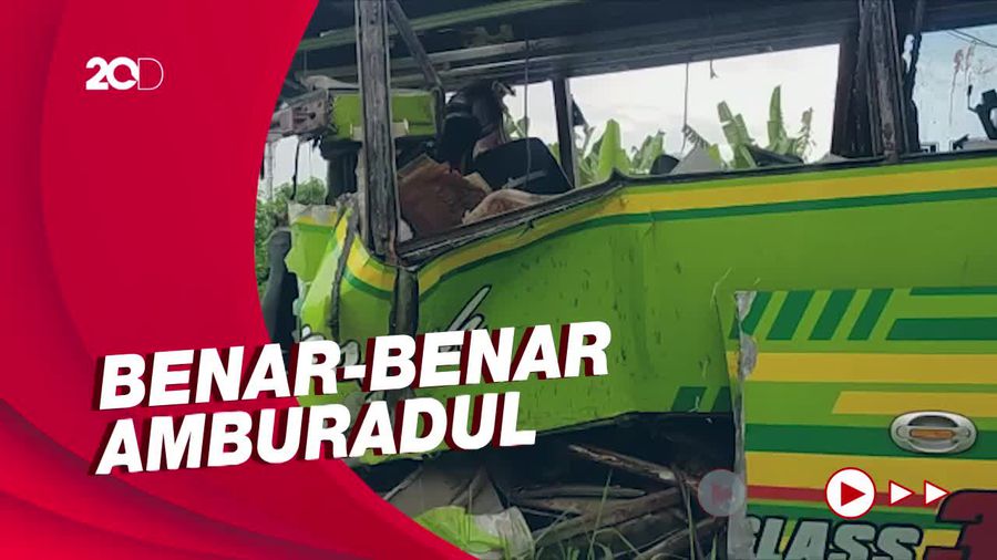 Penampakan Hancurnya Bus Ardiansyah yang Kecelakaan di Tol Mojokerto