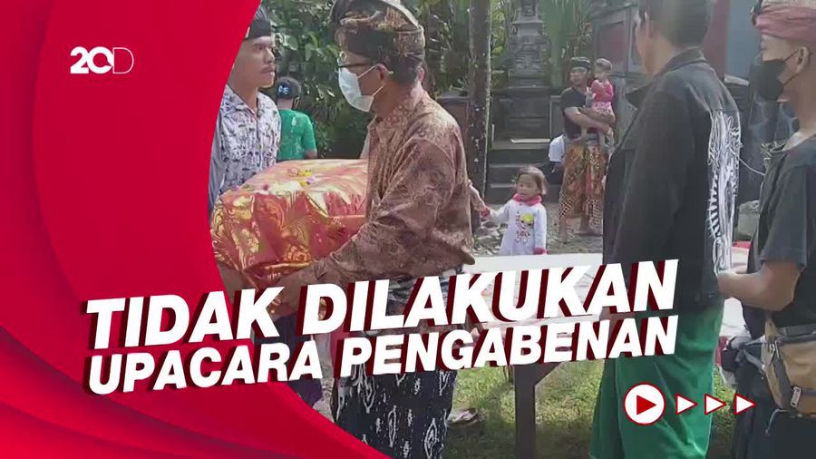 Momen Balita Diduga Rabies Dimakamkan, Diiringi Isak Tangis Keluarga