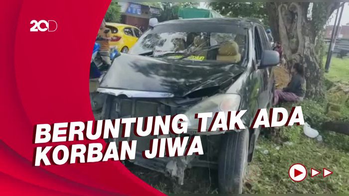 3 Kendaraan di Sidrap Kecelakaan Beruntun, Semua Rusak Parah!