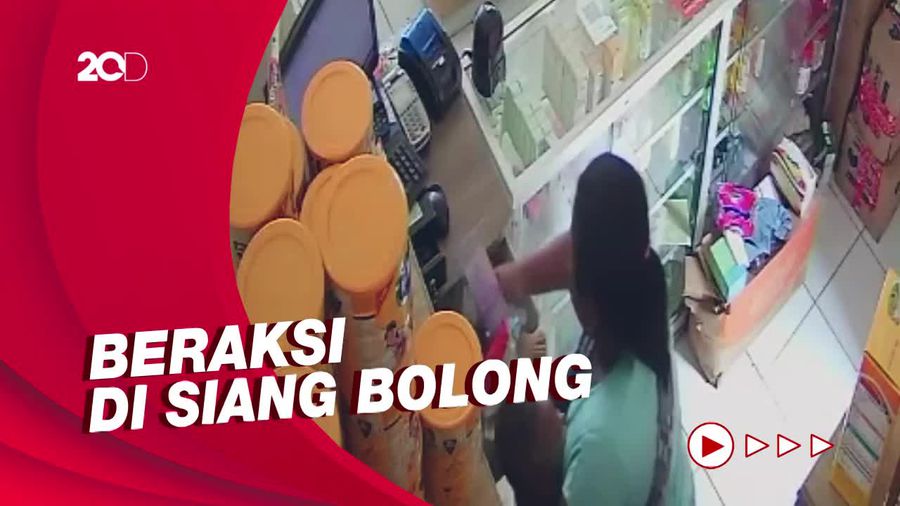 Terekam CCTV! Ibu Gendong Bayi Gondol Rp 2 Juta di Toko Purwakarta