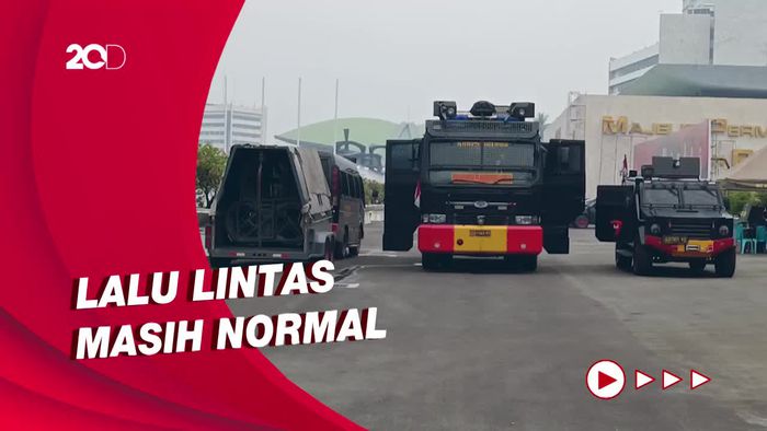 Rantis-Brimob Bersiaga di DPR Jelang Aksi Demo Mahasiswa-Buruh